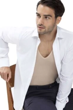Mey Das DrunterhemdSlim Fit T-Shirt V-Ausschnitt Light Skin,Einfarbig -Bekleidung Rabatt Serie 46098 111 3 800 1200x1200